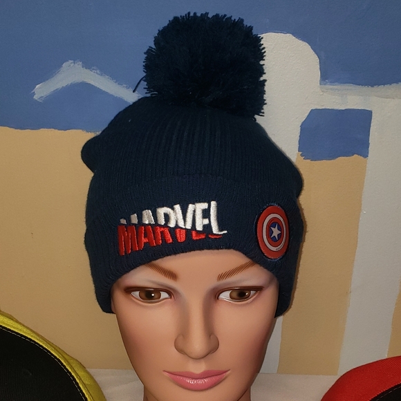 4 marvel themed hats - Picture 3 of 16